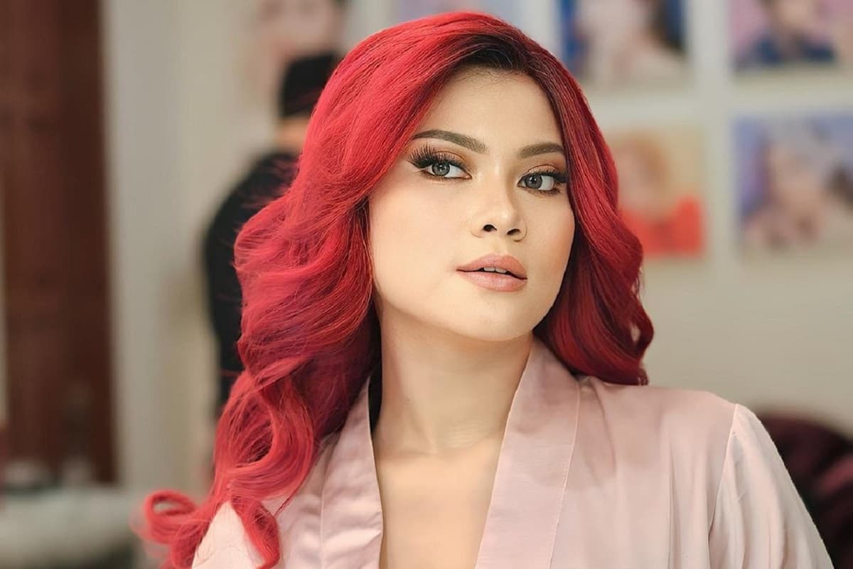 Hanum Mega Dihujat usai Pamer Foto Bareng Mantan Suami yang Berselingkuh Hanum Mega Dihujat usai Pamer Foto Bareng Mantan Suami yang Berselingkuh