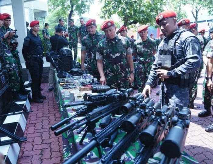 Panglima TNI Cek Kesiapan Pasukan Elite Kopassus di Markas Cijantung Panglima TNI Cek Kesiapan Pasukan Elite Kopassus di Markas Cijantung