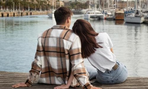 5 Alasan Cowok Suka Memainkan Rambut Cewek 5 Alasan Cowok Suka Memainkan Rambut Cewek