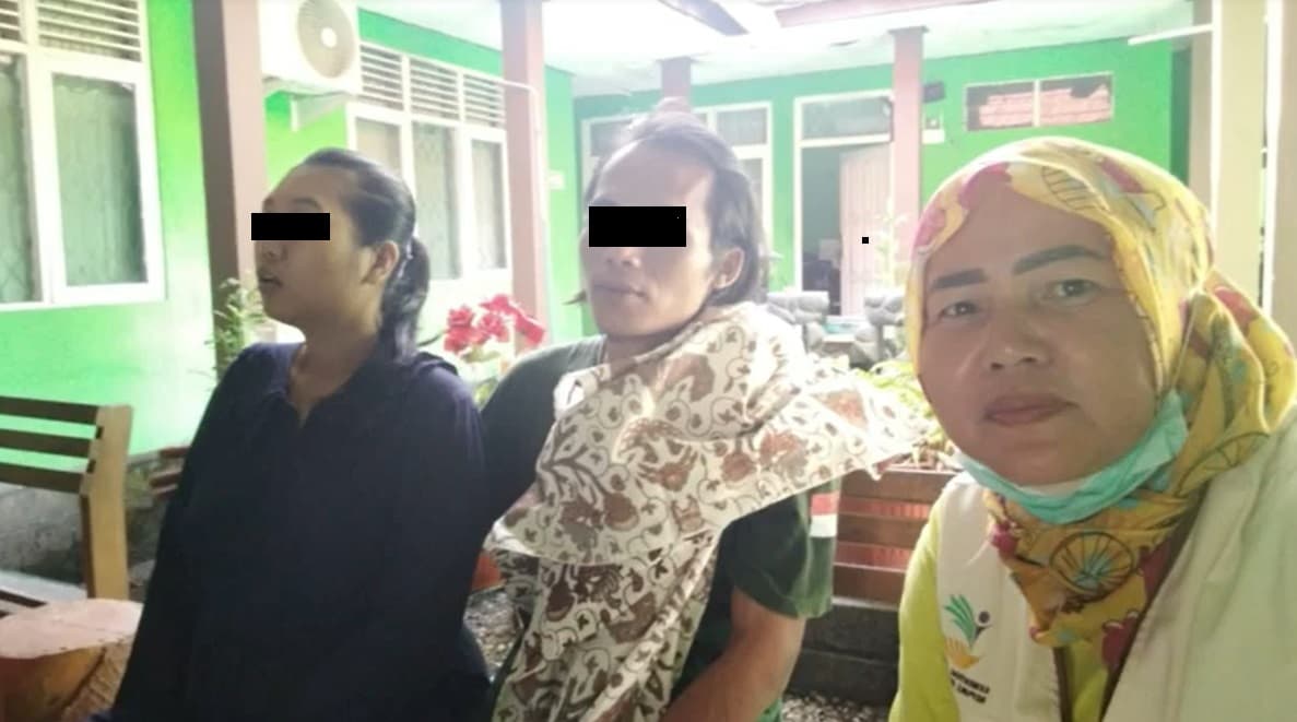 Viral! Istri Hamil Ajak Suami Bercumbu dan Bugil di Jalanan, Jadi Tontonan hingga Diamankan Polisi Viral! Istri Hamil Ajak Suami Bercumbu dan Bugil di Jalanan, Jadi Tontonan hingga Diamankan Polisi