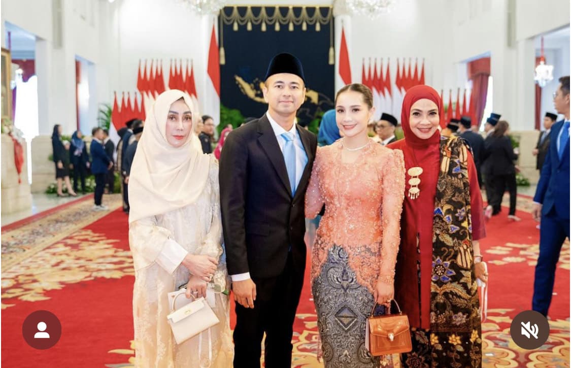 Potret Mama Amy dan Mama Rieta Dampingi Raffi Ahmad Dilantik Jadi Utusan Khusus Presiden Potret Mama Amy dan Mama Rieta Dampingi Raffi Ahmad Dilantik Jadi Utusan Khusus Presiden
