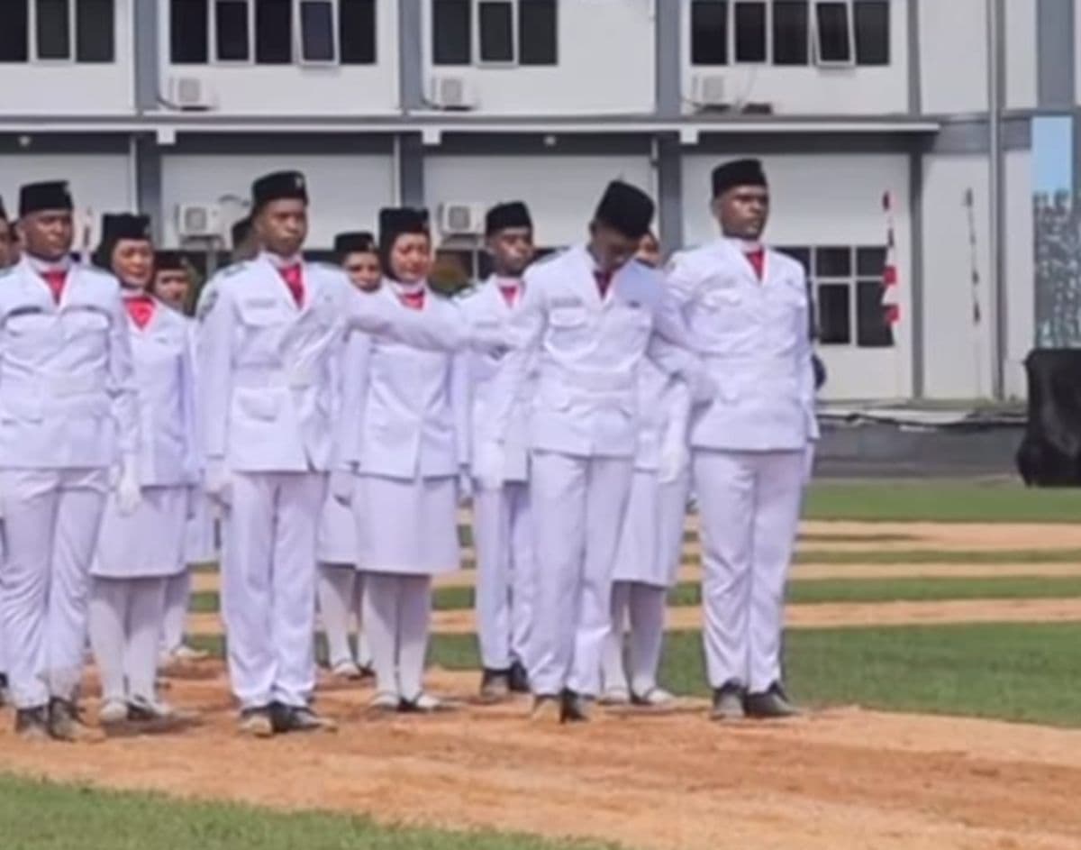 Aksi Heroik Paskibraka Papua Barat Daya Diganjar Beasiswa Sekolah Kedinasan, Menkum: Mereka Luar Biasa! Aksi Heroik Paskibraka Papua Barat Daya Diganjar Beasiswa Sekolah Kedinasan, Menkum: Mereka Luar Biasa!