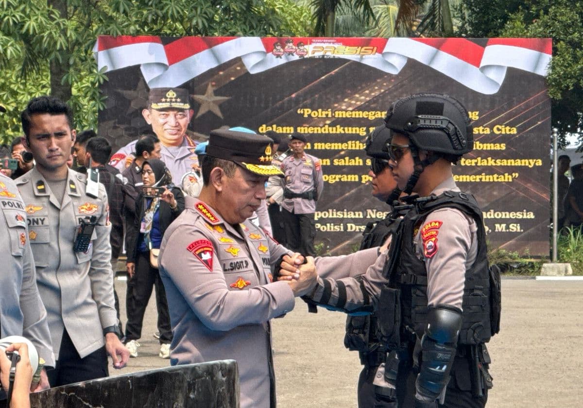 Kapolri Lantik Sejumlah Pejabat Utama Mabes Polri, Ini Daftarnya Lengkapnya Kapolri Lantik Sejumlah Pejabat Utama Mabes Polri, Ini Daftarnya Lengkapnya