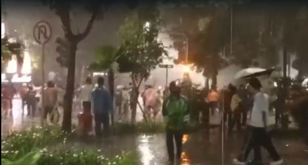 Pengemudi Ojol Geruduk Markas Brimob Kwitang, Begini Situasinya Pengemudi Ojol Geruduk Markas Brimob Kwitang, Begini Situasinya