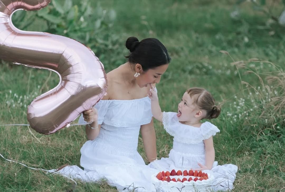 Tak Ada Papa Dali dalam Video Ultah Kamari, Jennifer Coppen Diprotes Netizen Tak Ada Papa Dali dalam Video Ultah Kamari, Jennifer Coppen Diprotes Netizen