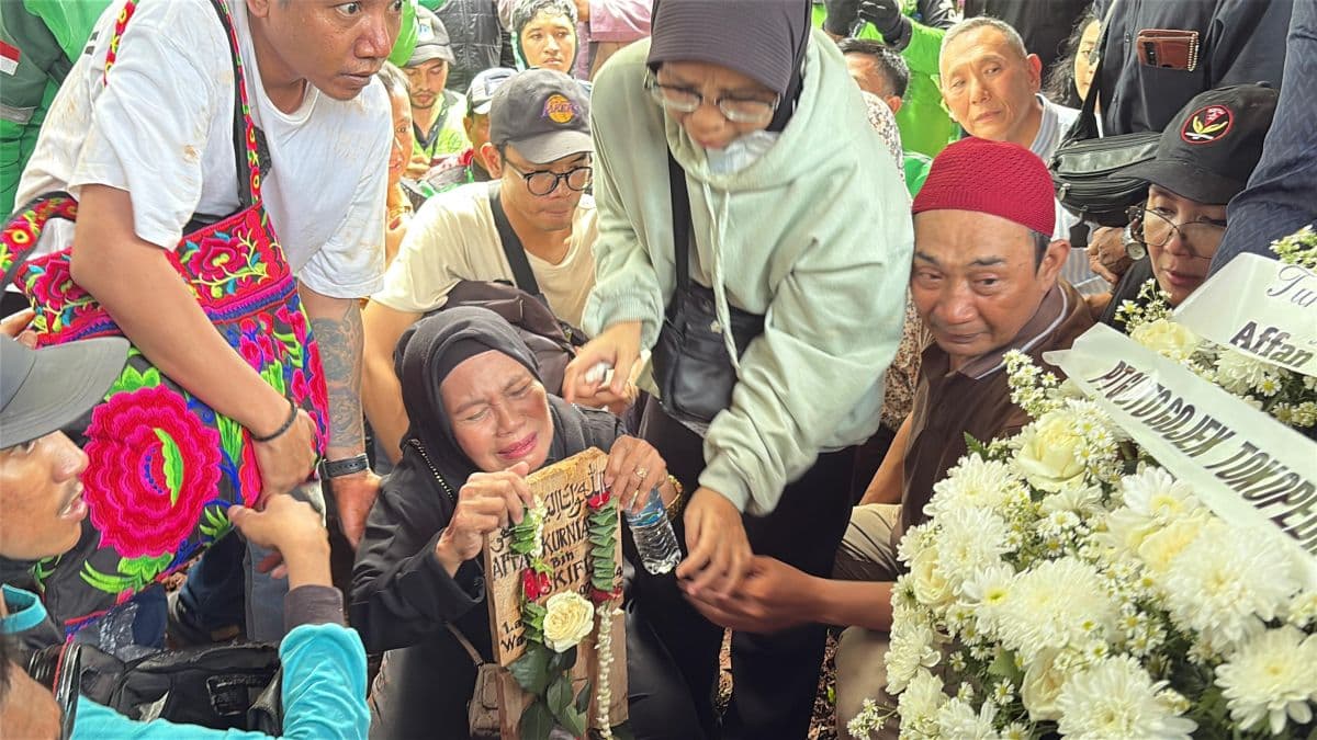 Bintang Persib Bandung Berduka atas Kepergian Affan Kurniawan, Pengemudi Ojol yang Terlindas Rantis Brimob Bintang Persib Bandung Berduka atas Kepergian Affan Kurniawan, Pengemudi Ojol yang Terlindas Rantis Brimob