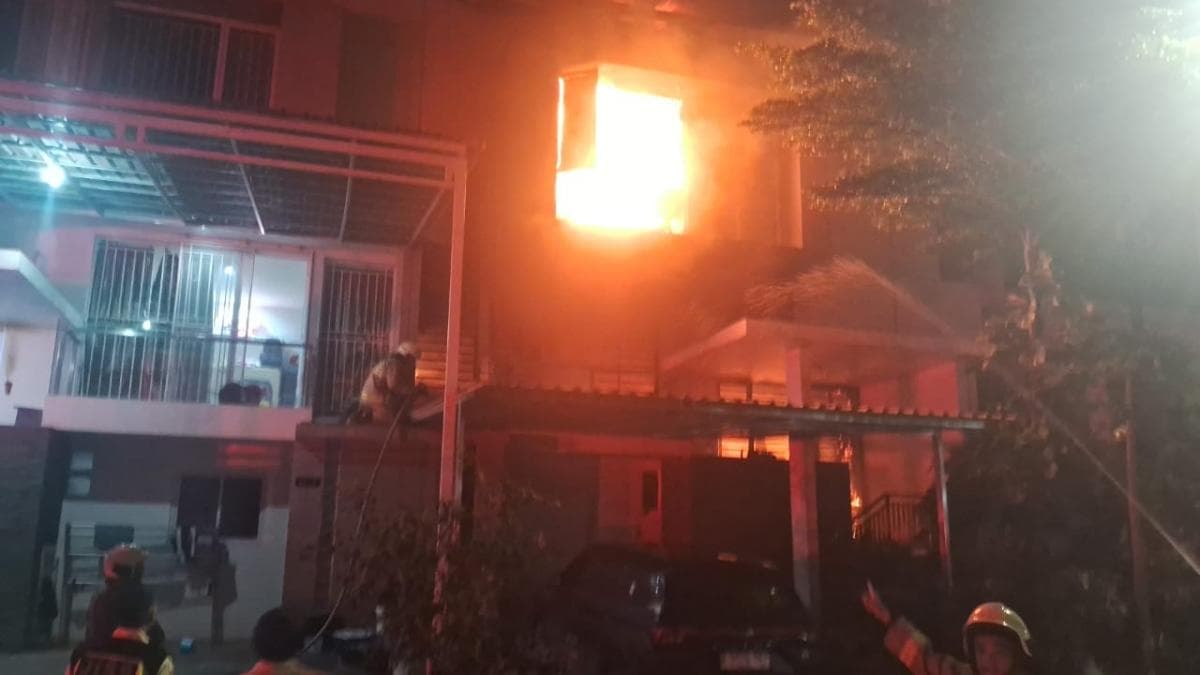 2 Orang Tewas di Kebakaran Rumah Mewah Kalideres, Begini Kronologinya! 2 Orang Tewas di Kebakaran Rumah Mewah Kalideres, Begini Kronologinya!