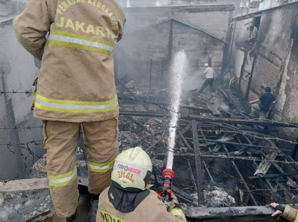 34 Rumah di Senen Ludes Terbakar, Kerugian Ditaksir Capai Rp500 Juta 34 Rumah di Senen Ludes Terbakar, Kerugian Ditaksir Capai Rp500 Juta