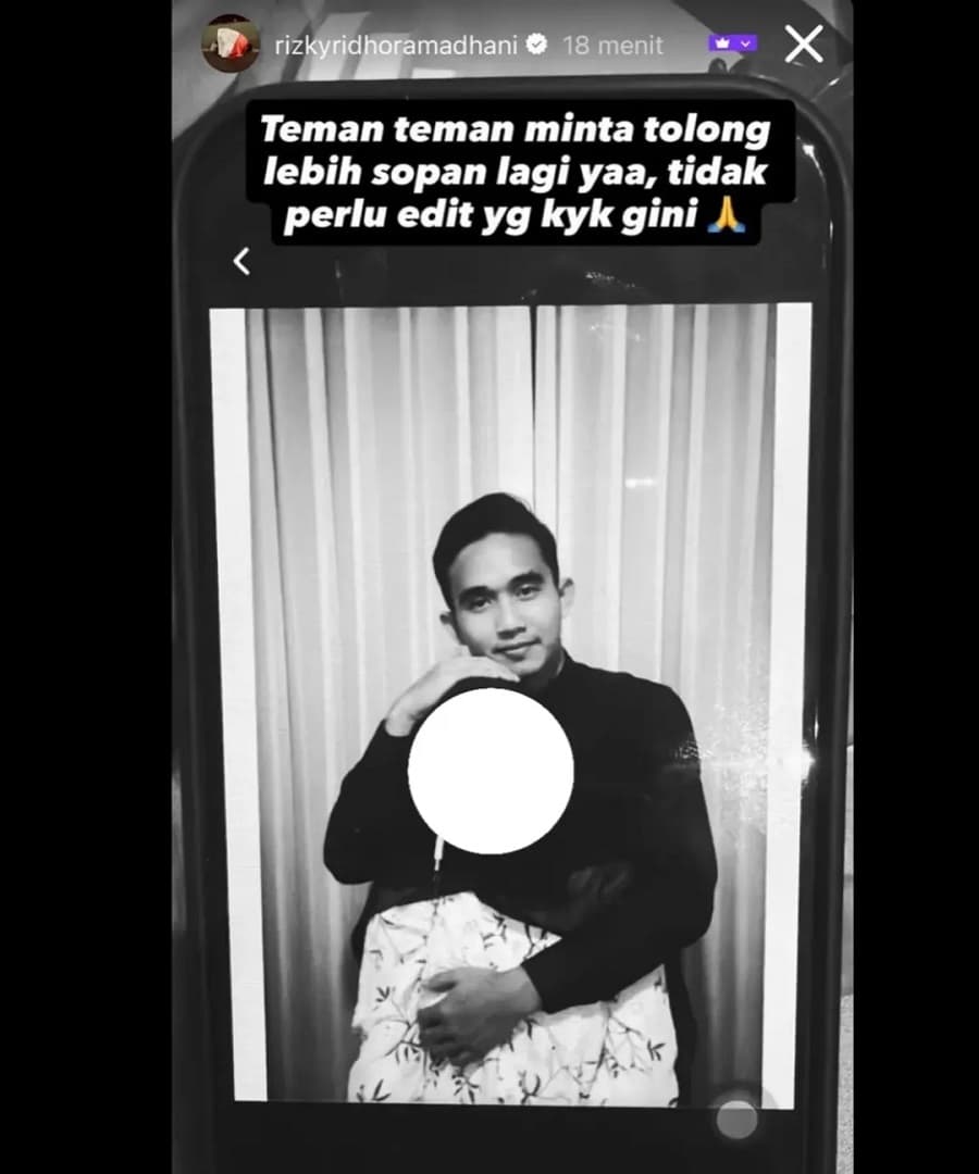 Foto Pemain Timnas Diedit AI oleh Fans, Bikin Rizky Ridho hingga Sandy Walsh Risih! Foto Pemain Timnas Diedit AI oleh Fans, Bikin Rizky Ridho hingga Sandy Walsh Risih!