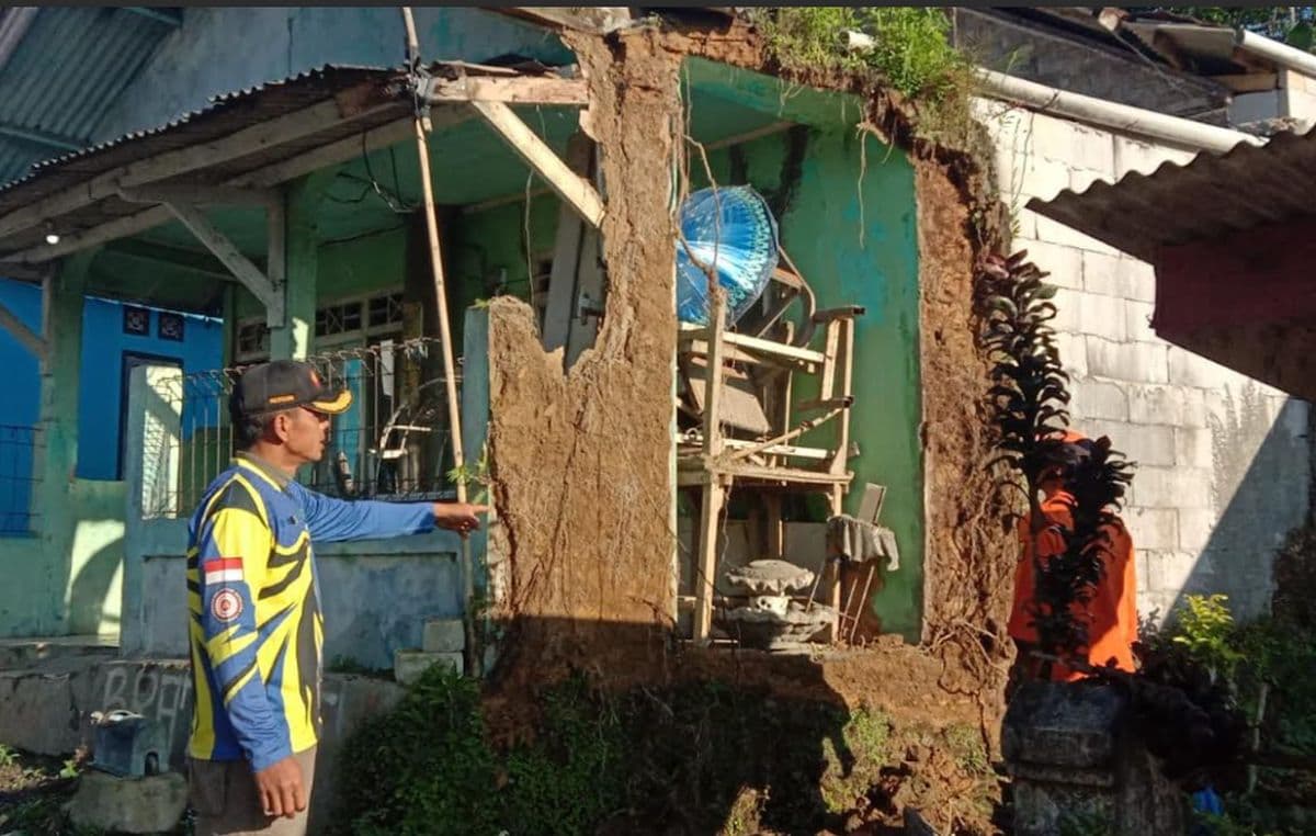 Update! Gempa Sukabumi-Bogor, BNPB: 5 Rumah Rusak dan 20 Jiwa Terdampak Update! Gempa Sukabumi-Bogor, BNPB: 5 Rumah Rusak dan 20 Jiwa Terdampak