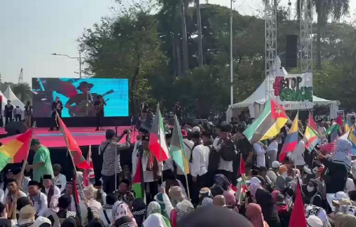 Massa Bela Palestina Kibarkan Bendera Negara Pendukung Two State Solution Massa Bela Palestina Kibarkan Bendera Negara Pendukung Two State Solution