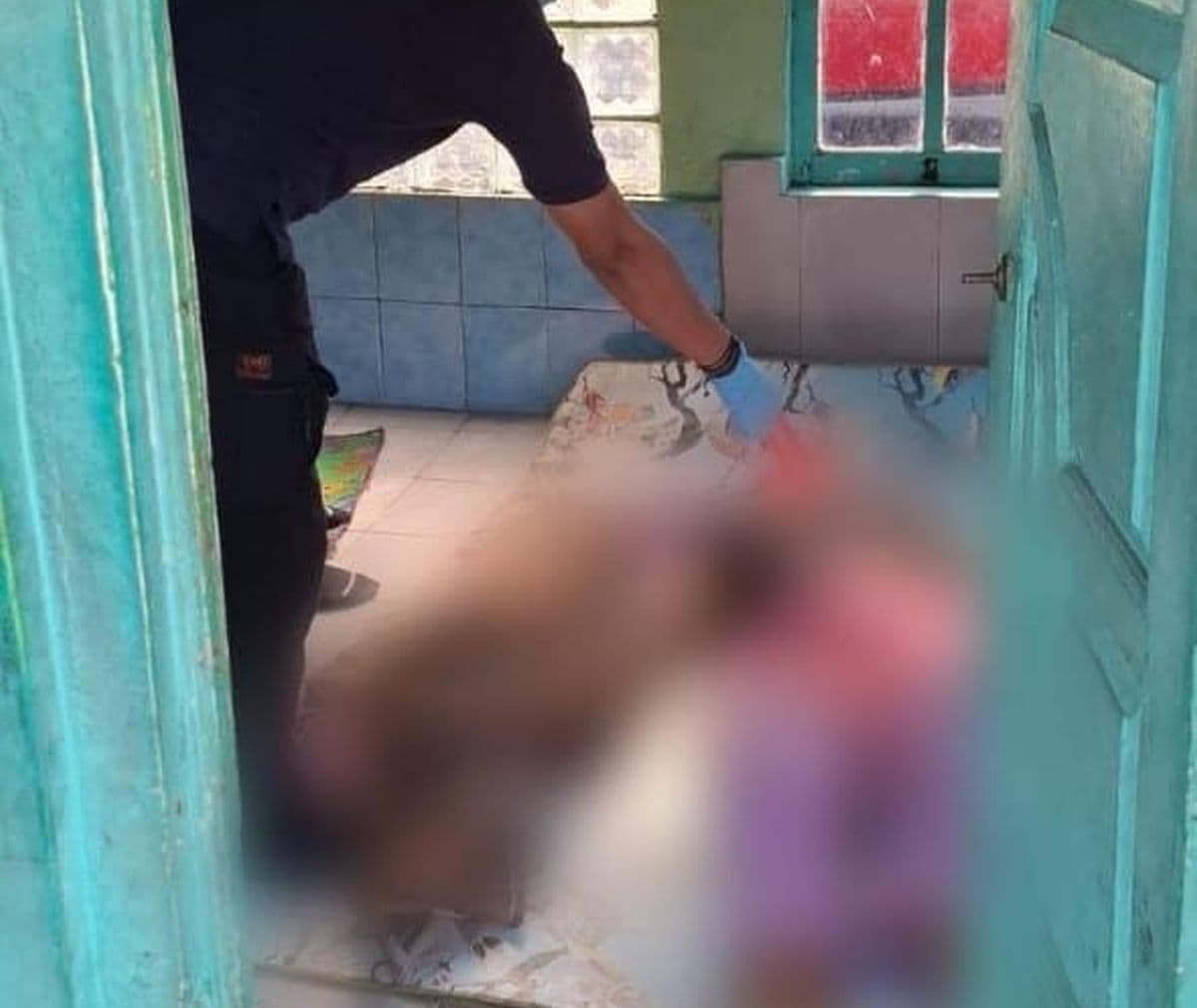 Wanita Tewas di Musala Terminal Kalideres Diduga Kehabisan Darah Usai Melahirkan Wanita Tewas di Musala Terminal Kalideres Diduga Kehabisan Darah Usai Melahirkan