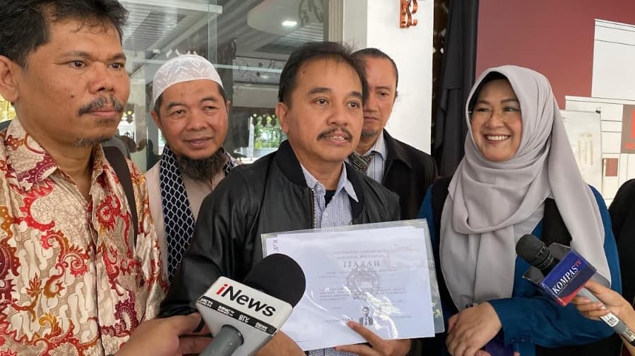 Ziarah ke Makam Ayah dan Ibu Jokowi, Roy Suryo: Bukan untuk Sirik! Ziarah ke Makam Ayah dan Ibu Jokowi, Roy Suryo: Bukan untuk Sirik!