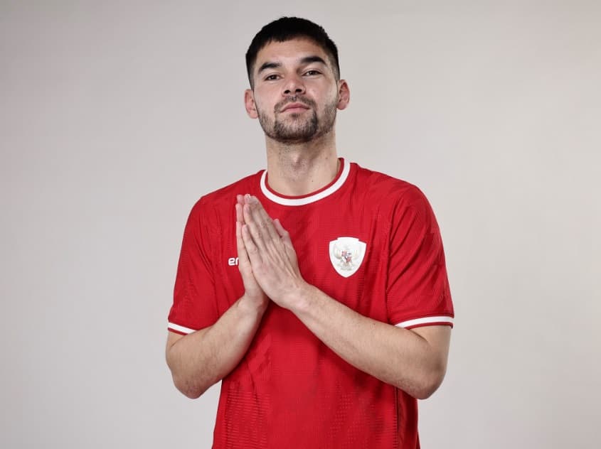 Momen Unik: Sandy Walsh dan Suporter Saling Menguatkan Pasca Kegagalan Timnas Indonesia Momen Unik: Sandy Walsh dan Suporter Saling Menguatkan Pasca Kegagalan Timnas Indonesia