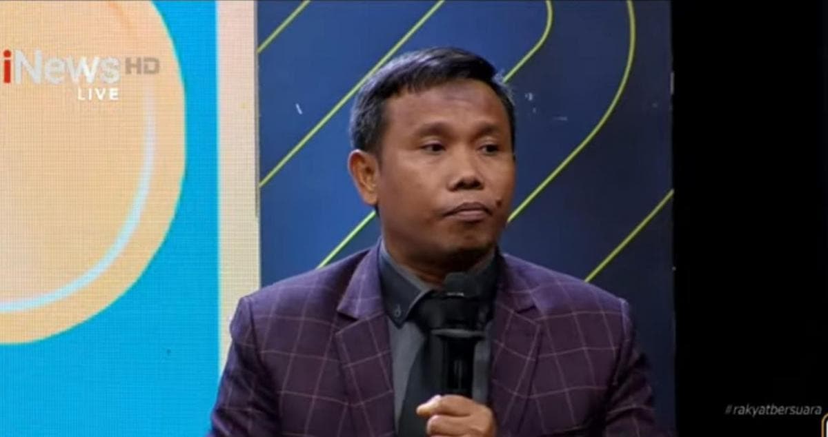 Kubu Roy Suryo Cs Sarankan Kejagung Tetapkan Silfester Matutina sebagai DPO Kubu Roy Suryo Cs Sarankan Kejagung Tetapkan Silfester Matutina sebagai DPO