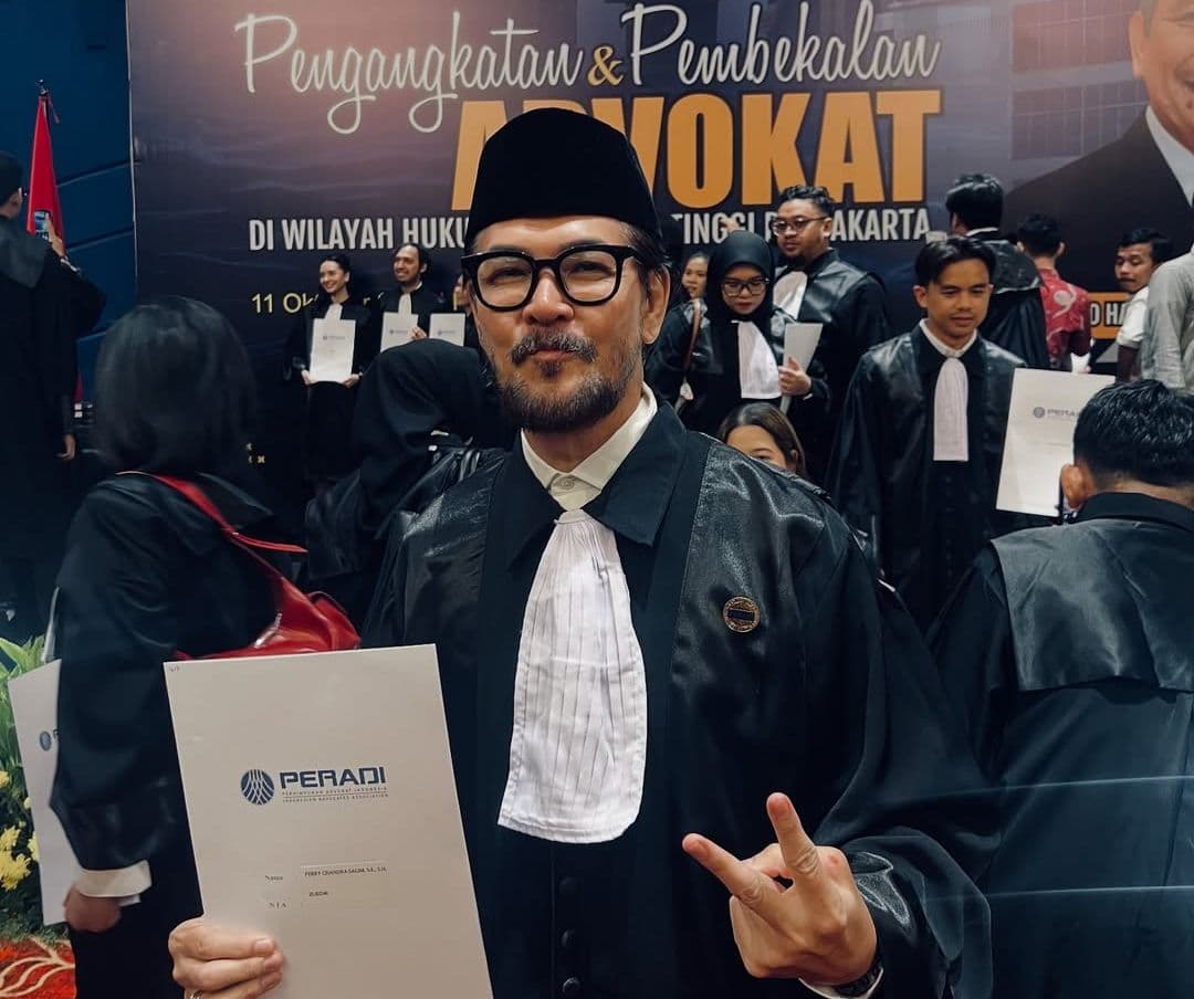 Riwayat Pendidikan Mentereng Ferry Salim yang Baru Diangkat Sebagai Advokat di usia 58 Tahun Riwayat Pendidikan Mentereng Ferry Salim yang Baru Diangkat Sebagai Advokat di usia 58 Tahun