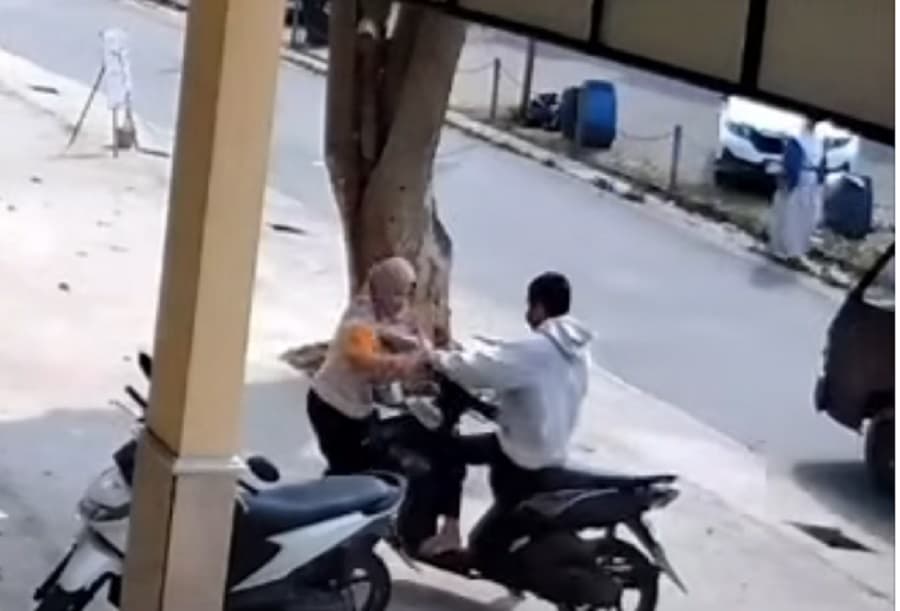 Viral! Aksi Heroik Seorang Wanita Gagalkan Pencurian Ponsel di Bekasi Viral! Aksi Heroik Seorang Wanita Gagalkan Pencurian Ponsel di Bekasi