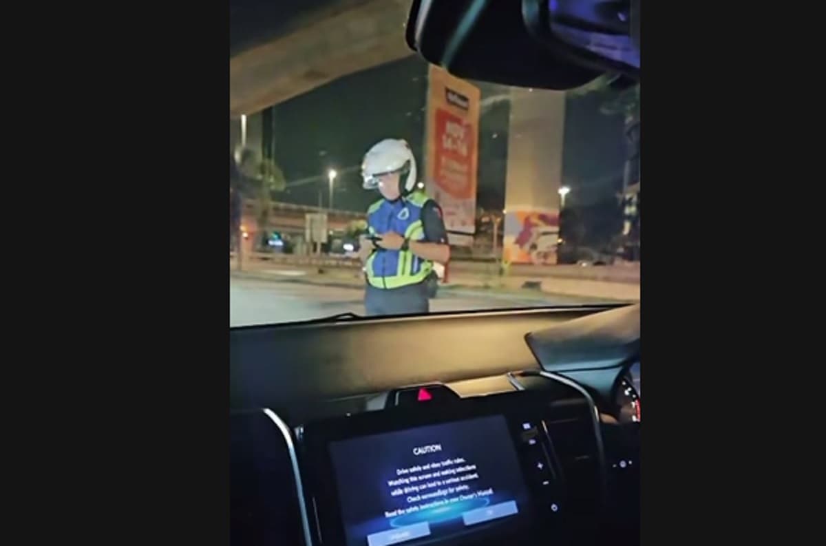 Adam Alis Ditilang Polisi Malaysia Setelah Cetak 2 Gol Kemenangan Persib Bandung atas Selangor FC Adam Alis Ditilang Polisi Malaysia Setelah Cetak 2 Gol Kemenangan Persib Bandung atas Selangor FC