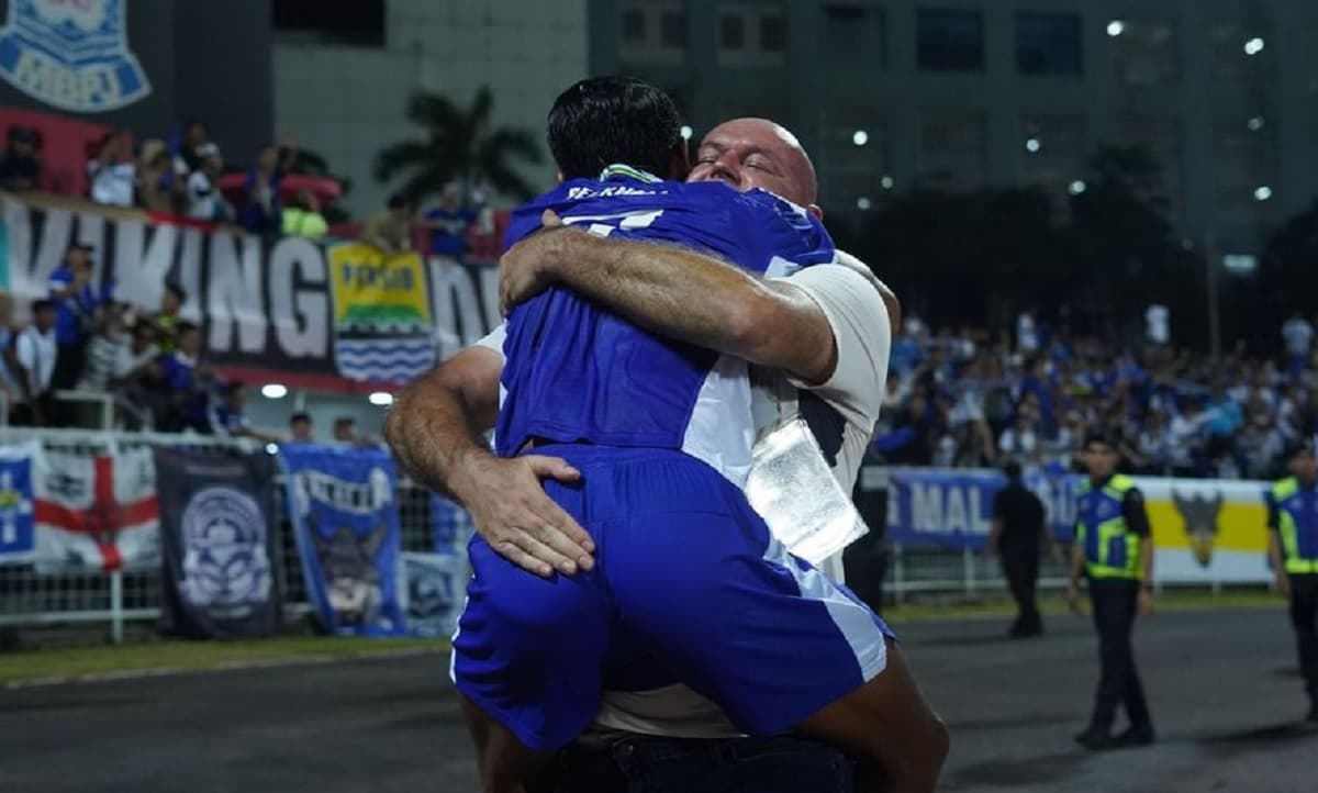 Bojan Hodak Ngamuk di Jeda Babak Pertama hingga Bikin Persib Bandung Menang Comeback 3-2 atas Selangor FC Bojan Hodak Ngamuk di Jeda Babak Pertama hingga Bikin Persib Bandung Menang Comeback 3-2 atas Selangor FC