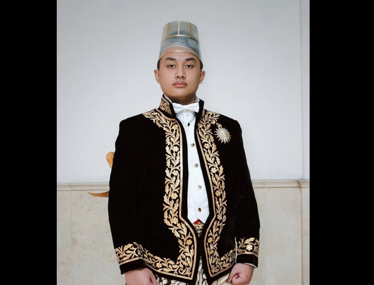 Ini Pendidikan KGPAA Hamangkunegoro, Mahasiswa S2 UGM dan Putra Mahkota Keraton Surakarta yang Naik Takhta Ini Pendidikan KGPAA Hamangkunegoro, Mahasiswa S2 UGM dan Putra Mahkota Keraton Surakarta yang Naik Takhta