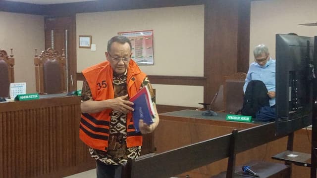 Nurhadi Didakwa Terima Gratifikasi Rp137 Miliar dan Pencucian Uang Rp307 Miliar Nurhadi Didakwa Terima Gratifikasi Rp137 Miliar dan Pencucian Uang Rp307 Miliar