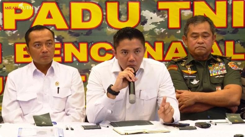 Seskab Teddy: Jalur Darat ke Aceh Tamiang Terhubung Kembali, Penyaluran Bantuan Mulai Normal Seskab Teddy: Jalur Darat ke Aceh Tamiang Terhubung Kembali, Penyaluran Bantuan Mulai Normal