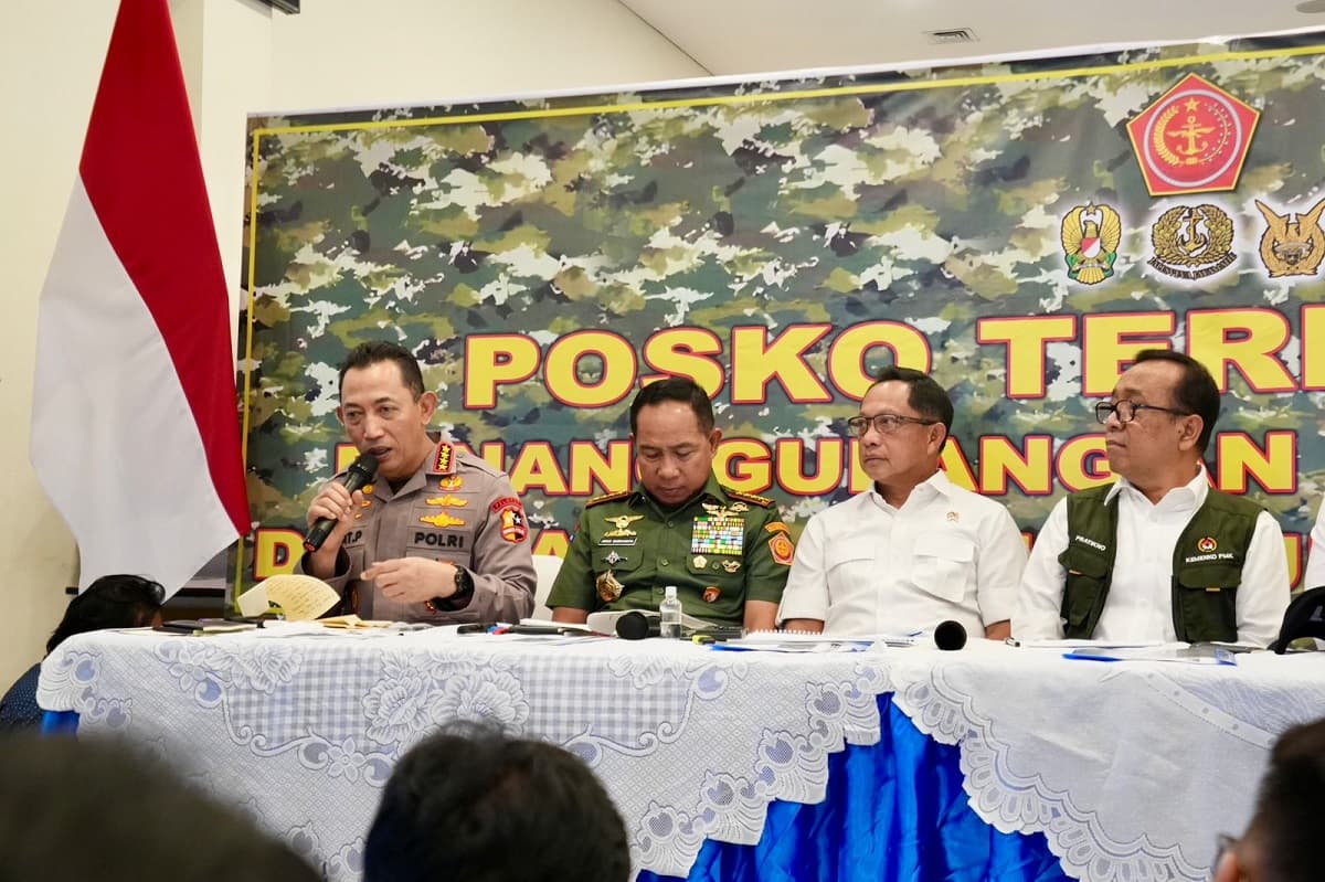 Polri Evaluasi Penyaluran Bantuan Bencana Sumatera via Airdrop Polri Evaluasi Penyaluran Bantuan Bencana Sumatera via Airdrop