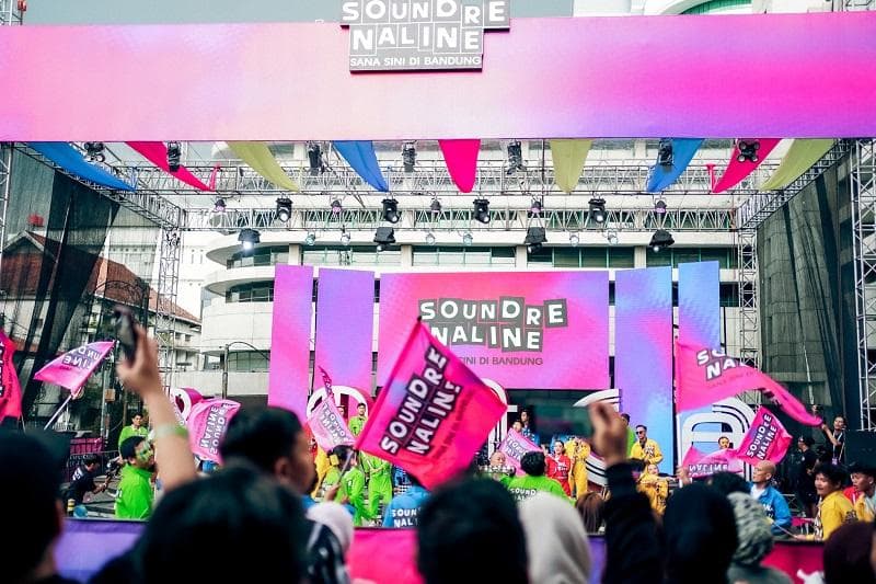 Soundrenaline Sana Sini di Bandung Satukan Musik, Kota, dan Ribuan Penonton Soundrenaline Sana Sini di Bandung Satukan Musik, Kota, dan Ribuan Penonton
