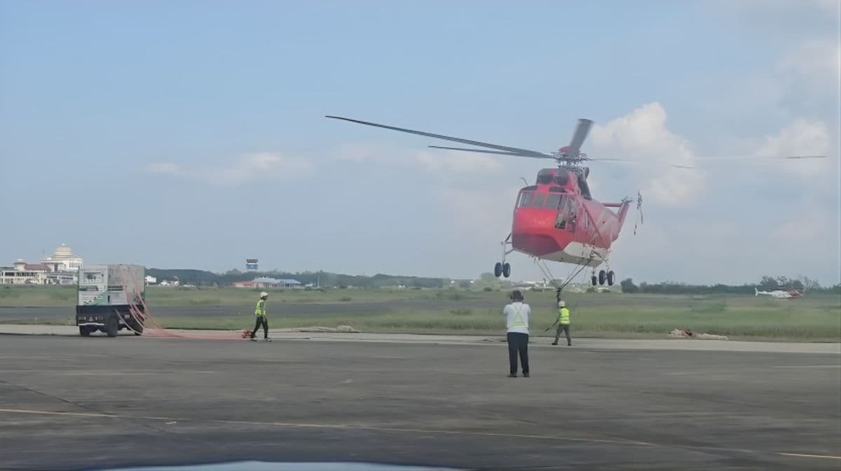 Genset Raksasa Dikirim ke RSUD Takengon Pakai Heli, Pulihkan Layanan Kesehatan di Aceh Genset Raksasa Dikirim ke RSUD Takengon Pakai Heli, Pulihkan Layanan Kesehatan di Aceh