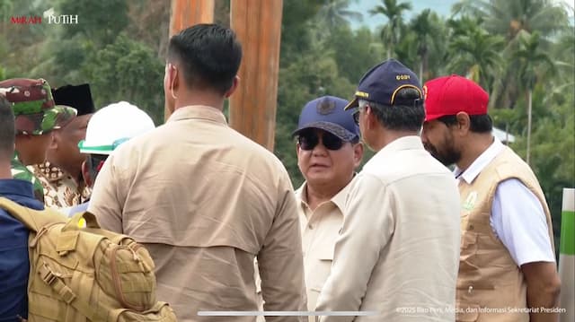 Prabowo Tinjau Pembangunan Jembatan Bailey di Bireuen yang Rusak karena Banjir Prabowo Tinjau Pembangunan Jembatan Bailey di Bireuen yang Rusak karena Banjir