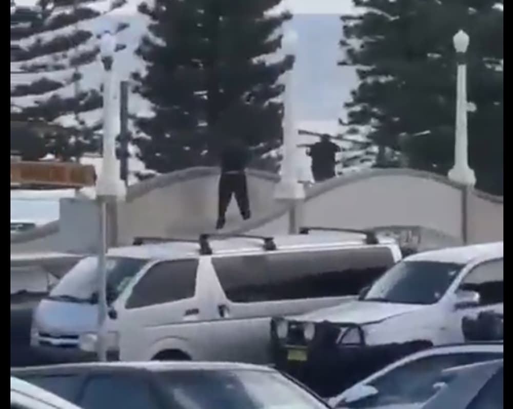 Penembakan Pantai Bondi: Seorang Pelaku Tewas, Lainnya Kritis Penembakan Pantai Bondi: Seorang Pelaku Tewas, Lainnya Kritis