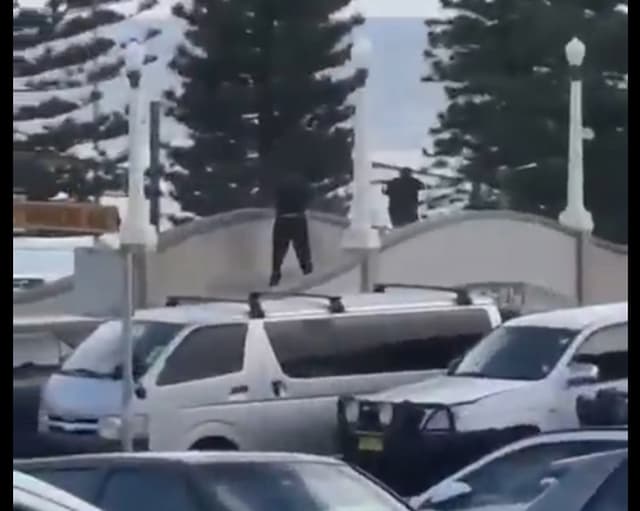 Penembakan Pantai Bondi: Seorang Pelaku Tewas, Lainnya Kritis Penembakan Pantai Bondi: Seorang Pelaku Tewas, Lainnya Kritis