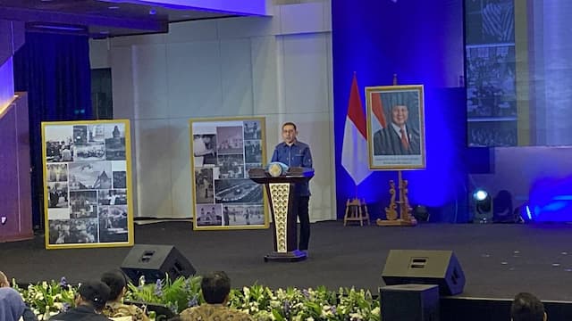 Terbitkan Buku Penulisan Ulang Sejarah, Fadli Zon : Bukan untuk Kepentingan Politik Terbitkan Buku Penulisan Ulang Sejarah, Fadli Zon : Bukan untuk Kepentingan Politik