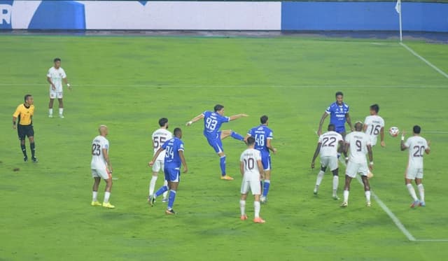 Jadwal Siaran Langsung Malut United vs Persib Bandung di Super League 2025-2026: Momentum Geser Persija Jakarta! Jadwal Siaran Langsung Malut United vs Persib Bandung di Super League 2025-2026: Momentum Geser Persija Jakarta!