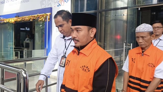 Bupati Bekasi dan Ayahnya Perdana Diperiksa KPK Usai Jadi Tersangka Bupati Bekasi dan Ayahnya Perdana Diperiksa KPK Usai Jadi Tersangka