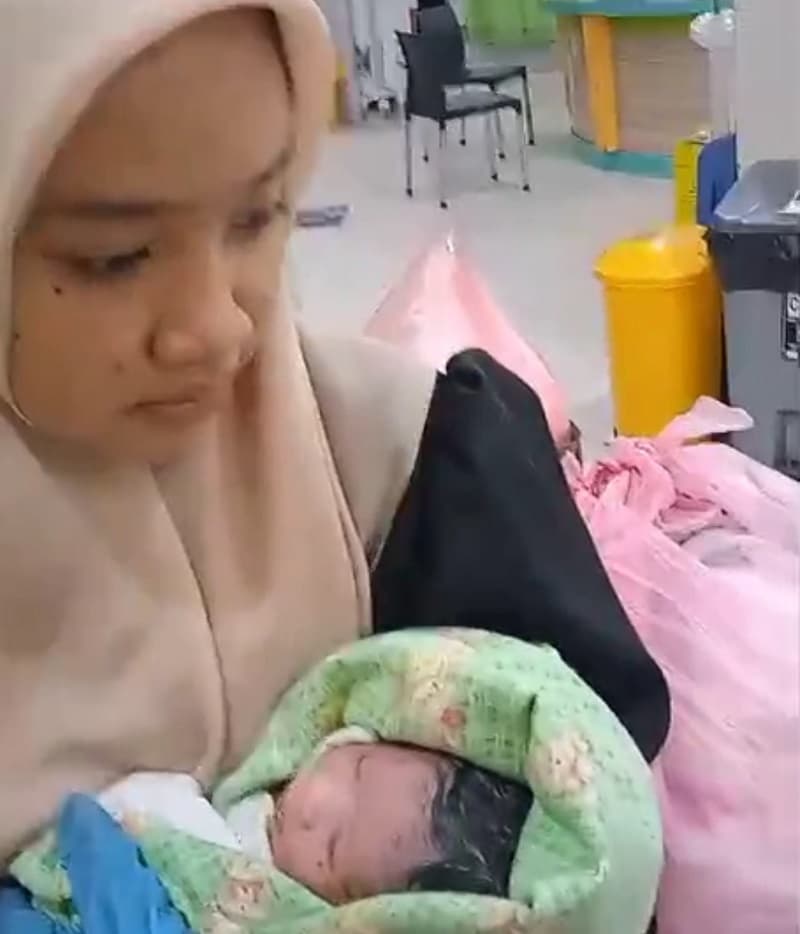Kisah Dokter Puskesmas Bantu Ibu Lahirkan Bayi Kembar di Langkat saat Banjir Kisah Dokter Puskesmas Bantu Ibu Lahirkan Bayi Kembar di Langkat saat Banjir