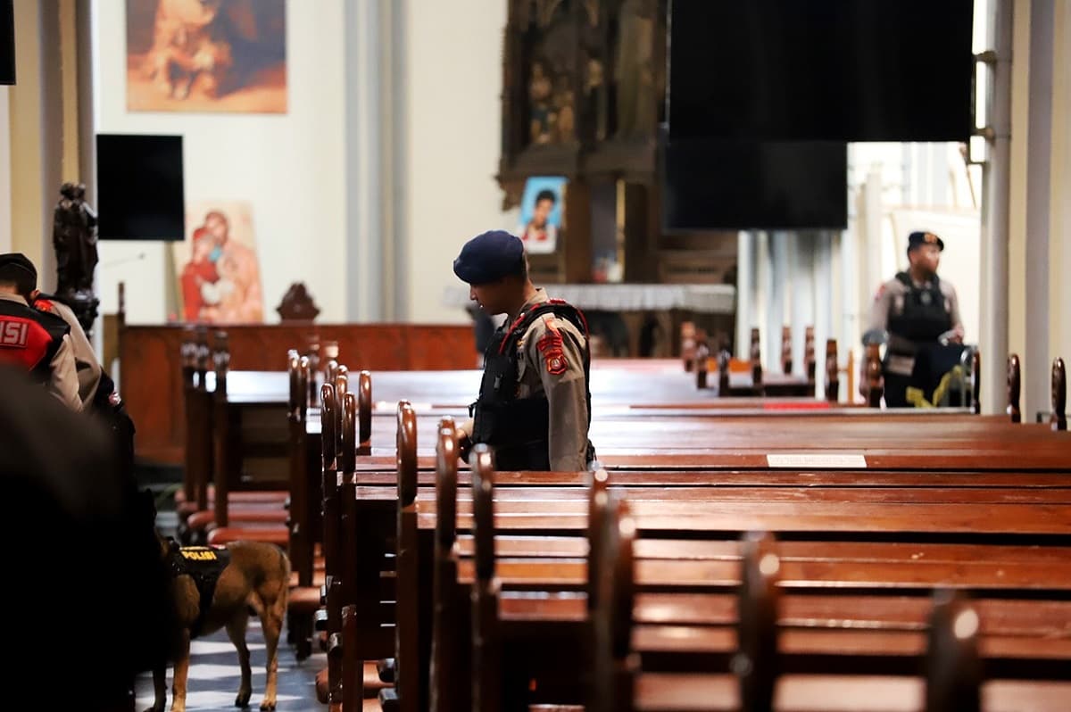 Jelang Natal, Polda Metro Kerahkan Jibom hingga Anjing K9 Sterilisasi Gereja Jelang Natal, Polda Metro Kerahkan Jibom hingga Anjing K9 Sterilisasi Gereja