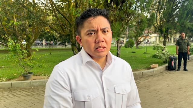 Malam Tahun Baru, Seskab Teddy Sebut Presiden Prabowo Nonton Layar Tancap Bareng Pengungsi Malam Tahun Baru, Seskab Teddy Sebut Presiden Prabowo Nonton Layar Tancap Bareng Pengungsi