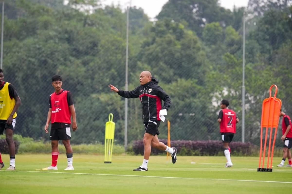 Gelar Seleksi Timnas Indonesia U-20, Nova Arianto Minta Pemain Tunjukkan Versi Terbaik Gelar Seleksi Timnas Indonesia U-20, Nova Arianto Minta Pemain Tunjukkan Versi Terbaik