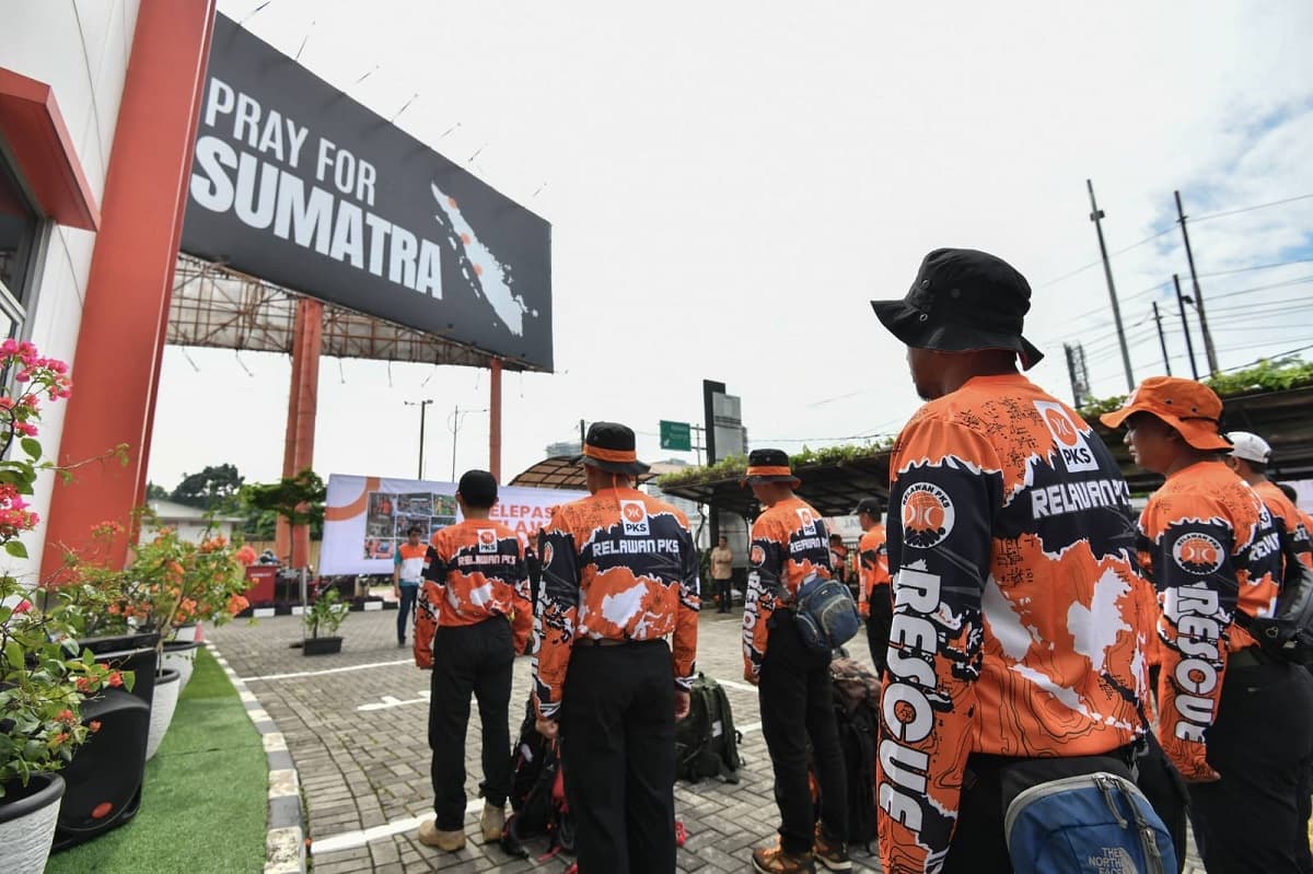 Relawan Berkeahlian Khusus Dikirim ke Lokasi Bencana Sumatera, dari Montir hingga Ahli Bangunan Relawan Berkeahlian Khusus Dikirim ke Lokasi Bencana Sumatera, dari Montir hingga Ahli Bangunan