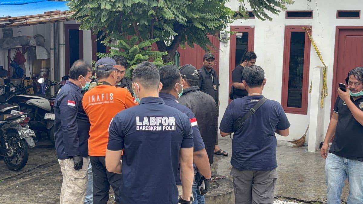 Puslabfor Selidiki Rumah Kontrakan Tempat Sekeluarga Tewas di Tanjung Priok Puslabfor Selidiki Rumah Kontrakan Tempat Sekeluarga Tewas di Tanjung Priok