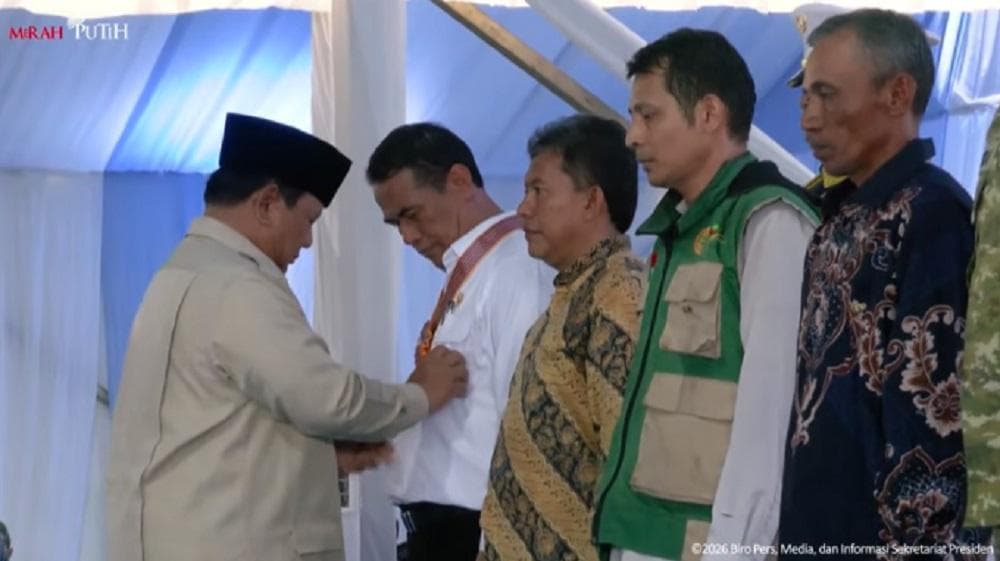Presiden Prabowo Anugerahkan Bintang Jasa dan Satyalancana pada Mentan Amran hingga Tokoh Tani Presiden Prabowo Anugerahkan Bintang Jasa dan Satyalancana pada Mentan Amran hingga Tokoh Tani