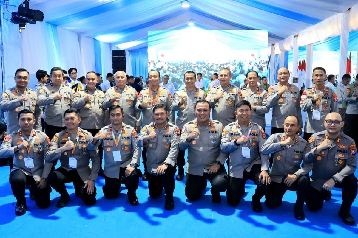 Presiden Prabowo Anugerahkan Tanda Kehormatan kepada Polri atas Dukungan Ketahanan Pangan Nasional Presiden Prabowo Anugerahkan Tanda Kehormatan kepada Polri atas Dukungan Ketahanan Pangan Nasional