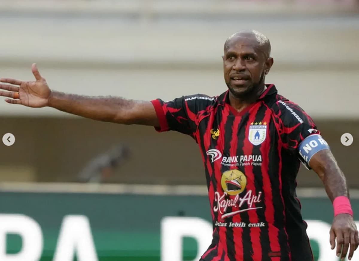 Kisah Boaz Solossa Patah Kaki Bikin Timnas Indonesia Kehilangan 50 Persen Kekuatan di Piala Asia 2007 Kisah Boaz Solossa Patah Kaki Bikin Timnas Indonesia Kehilangan 50 Persen Kekuatan di Piala Asia 2007