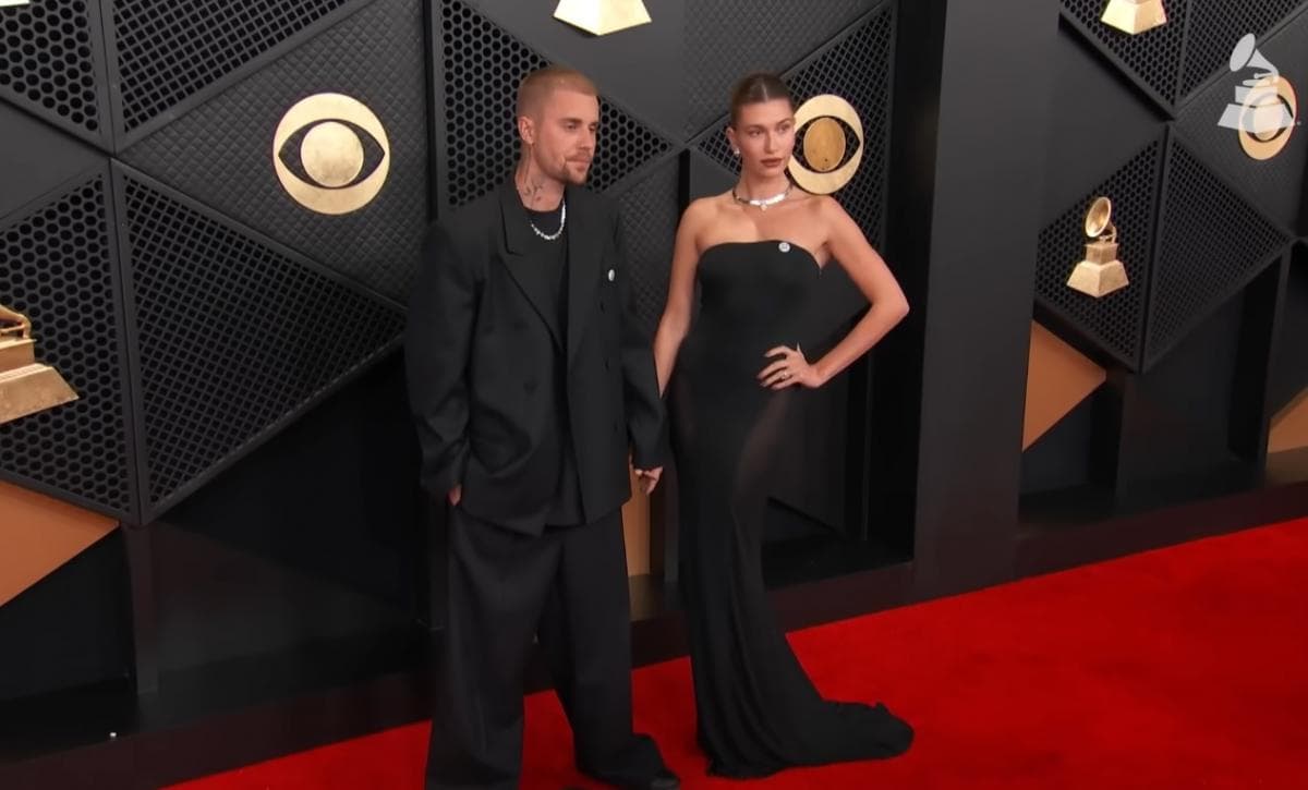 Sikap Dingin Justin Bieber pada Hailey Baldwin di Grammy Awards Tuai Hujatan Sikap Dingin Justin Bieber pada Hailey Baldwin di Grammy Awards Tuai Hujatan