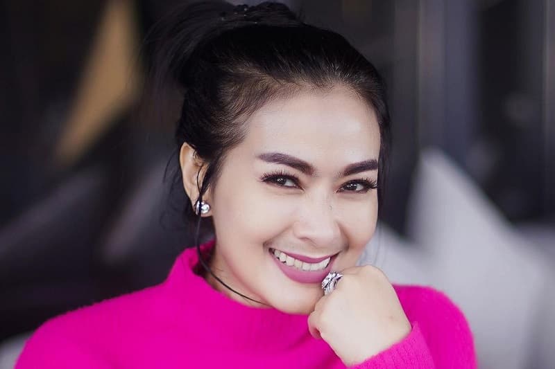 Iis Dahlia Bantah Lakukan Intimidasi pada Ressa Rizky Rossano Iis Dahlia Bantah Lakukan Intimidasi pada Ressa Rizky Rossano