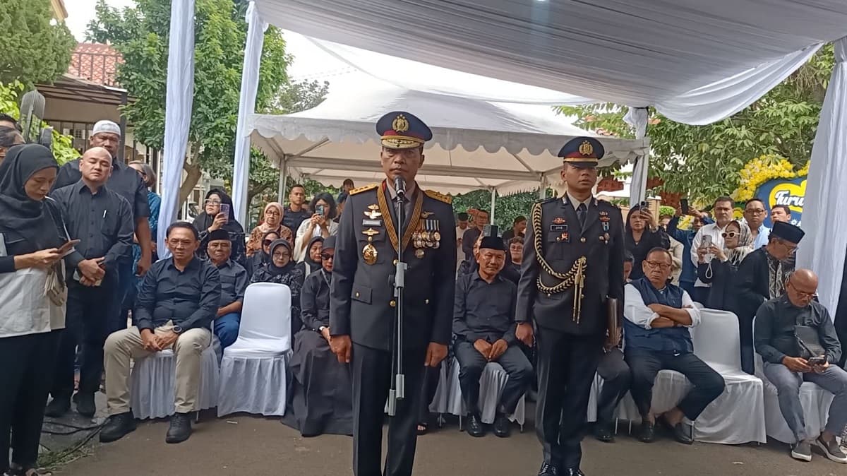 Pimpin Pelepasan Jenazah, Irwasum Polri: Eyang Meri Sosok Sederhana, tapi Berperan Besar Pimpin Pelepasan Jenazah, Irwasum Polri: Eyang Meri Sosok Sederhana, tapi Berperan Besar