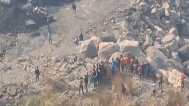 Ledakan Tambang Lubang Tikus di India Tewaskan Setidaknya 18 Orang Ledakan Tambang Lubang Tikus di India Tewaskan Setidaknya 18 Orang