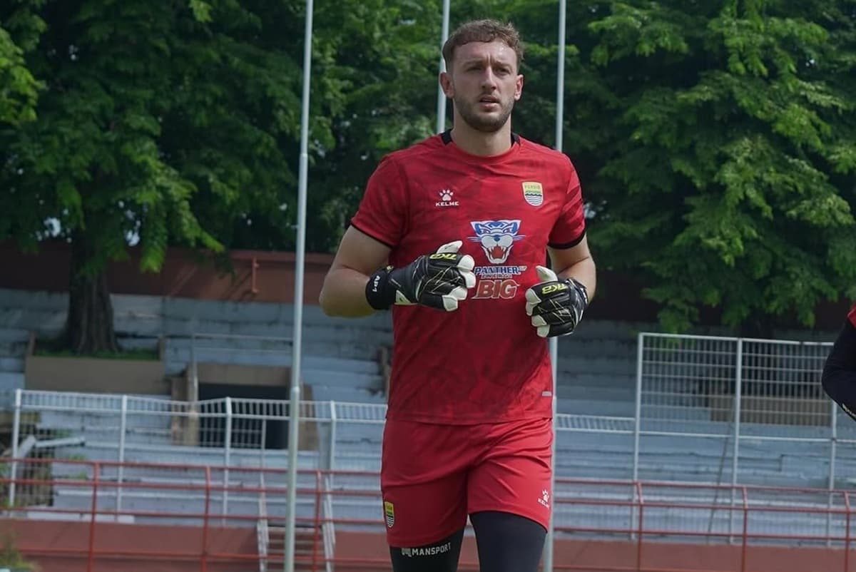 Adam Przybek Diganti Made Wirawan, Bojan Hodak Pastikan Persib Bandung Tetap Diperkuat 12 Pemain Asing Adam Przybek Diganti Made Wirawan, Bojan Hodak Pastikan Persib Bandung Tetap Diperkuat 12 Pemain Asing