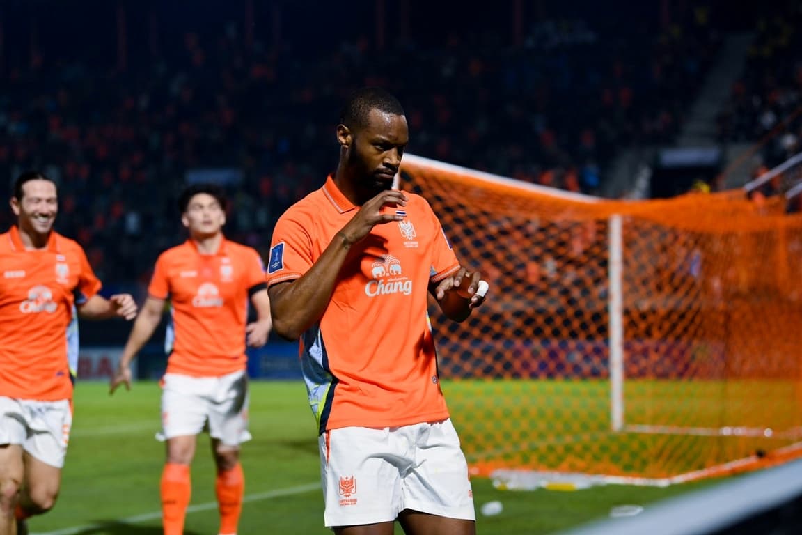 Bek Ratchaburi FC Gabriel Mutombo Jadi Korban Rasisme Usai Laga Kontra Persib Bandung Bek Ratchaburi FC Gabriel Mutombo Jadi Korban Rasisme Usai Laga Kontra Persib Bandung